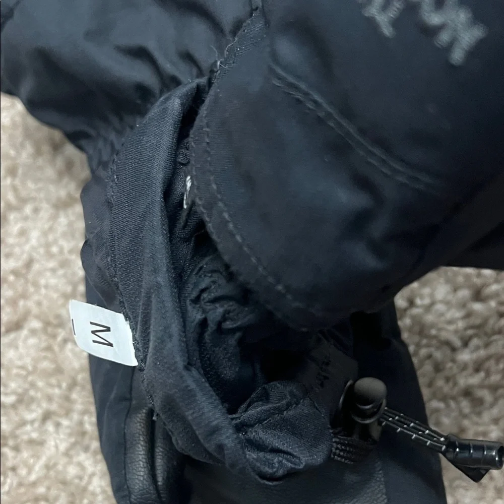 The North Face Black Youth Mittens - Insulated Winter Gloves sz M
